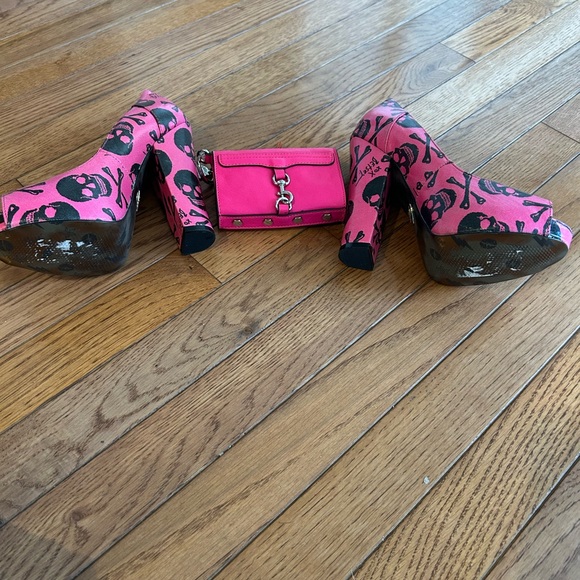 New Betsey Johnson Pink Skull Peep Toe Heels- size 7 - Picture 3 of 5
